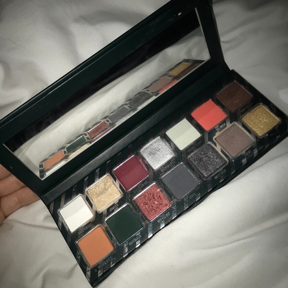 Kylie Jenner naughty palette - Picture 2 of 2